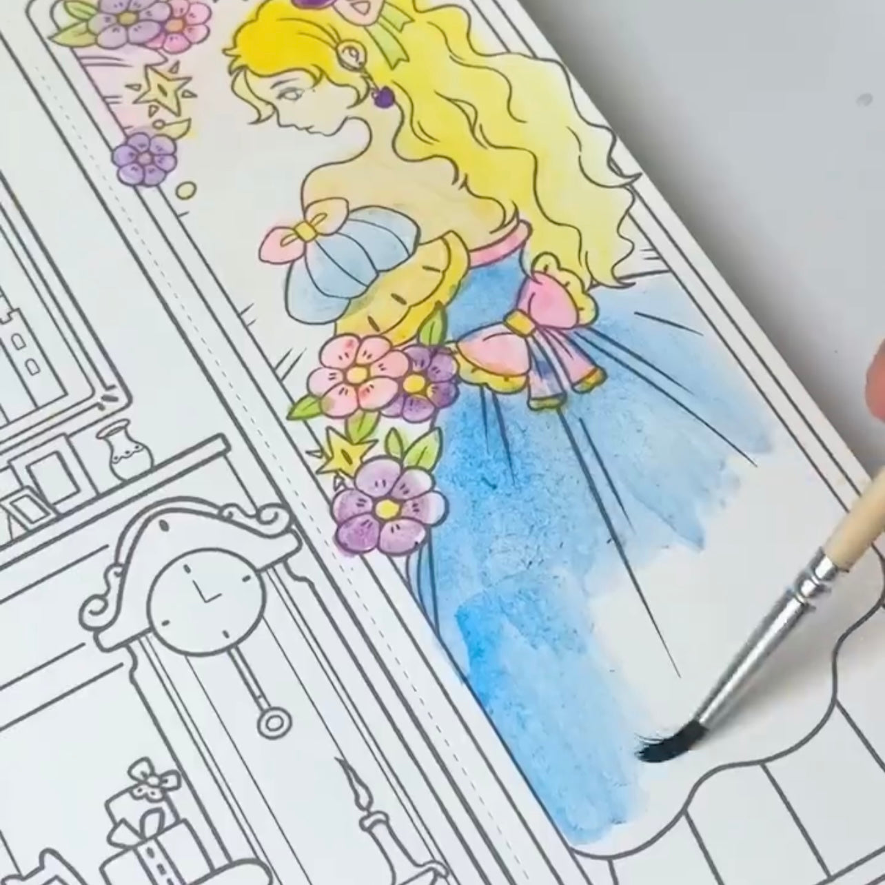 Creative 3-in-1 toy for developing girls' manual skills