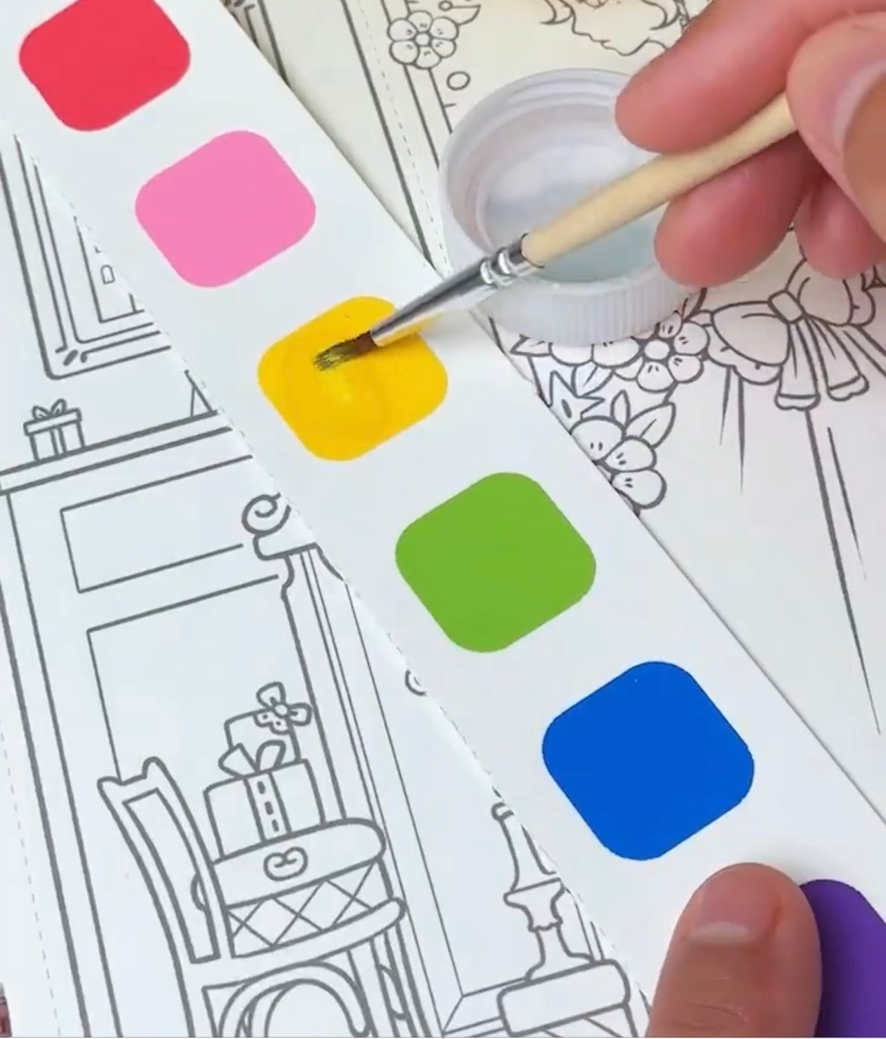 Creative 3-in-1 toy for developing girls' manual skills